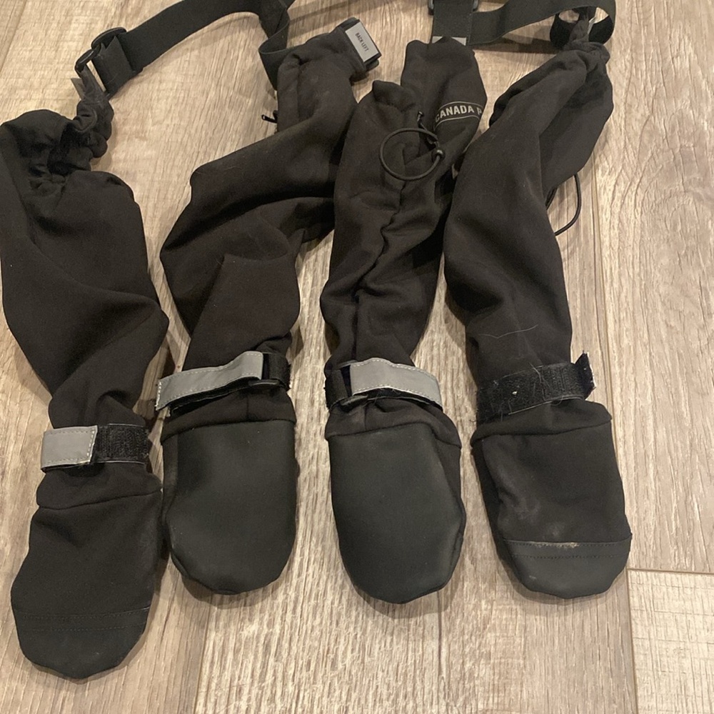 Canada Pooch Dog Suspender Boots, black with reflectors. Size 4